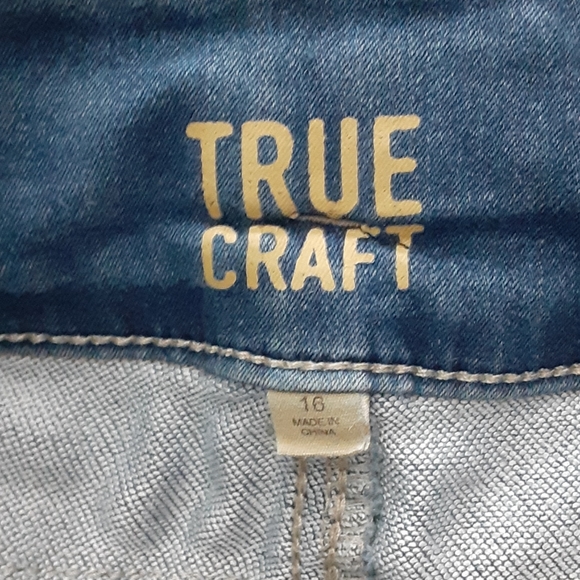 3 pairs of Jean's - Picture 2 of 6